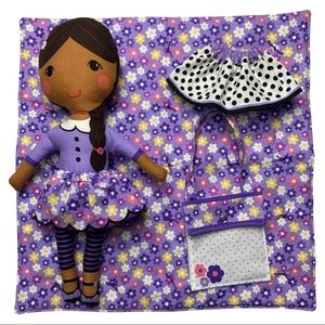 Girls of the World doll, purple, w/quilt, extra skirt, purse